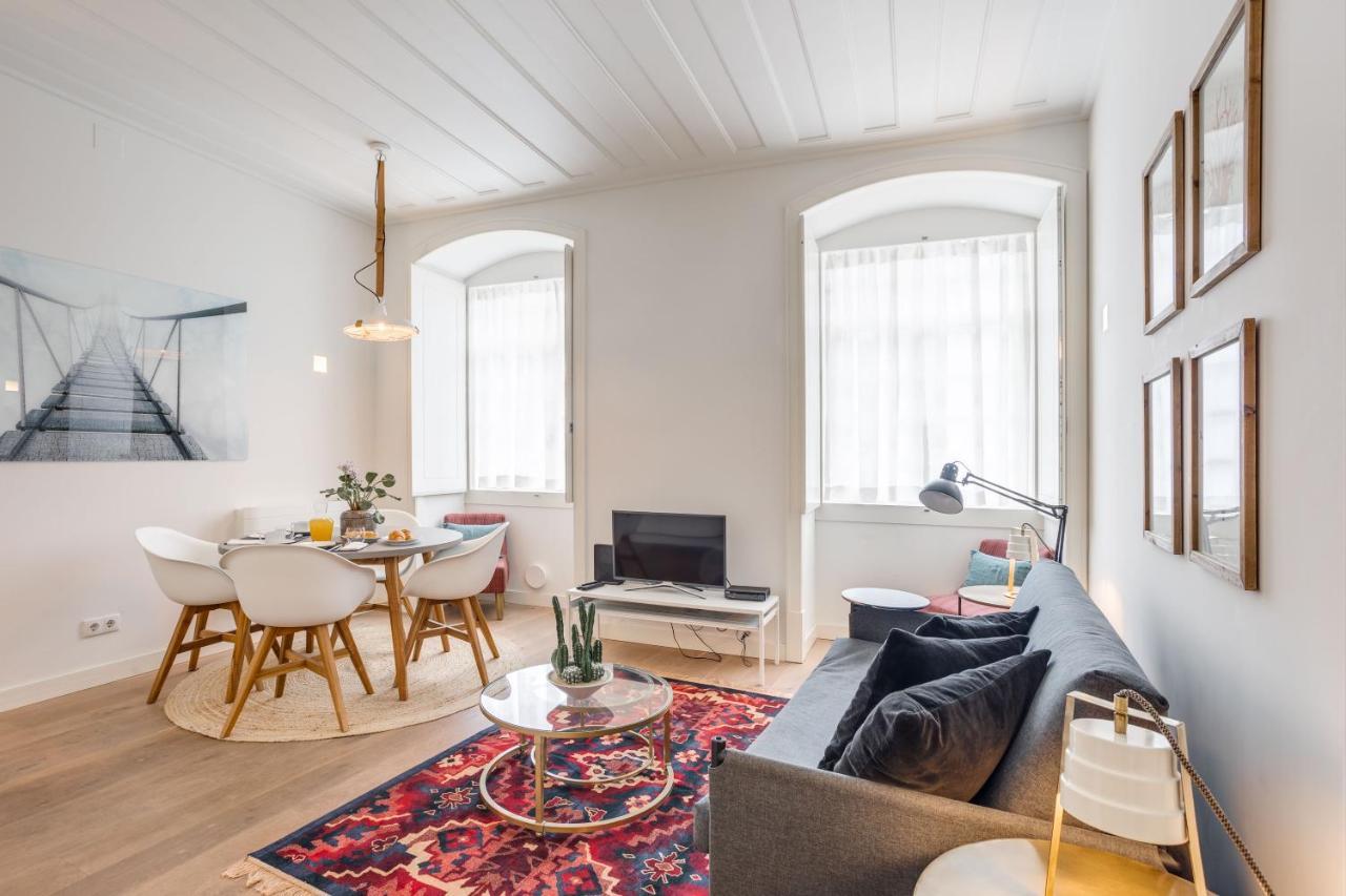 Chic Tailor Made Flat In Chiado Apartment Lisbon Luaran gambar