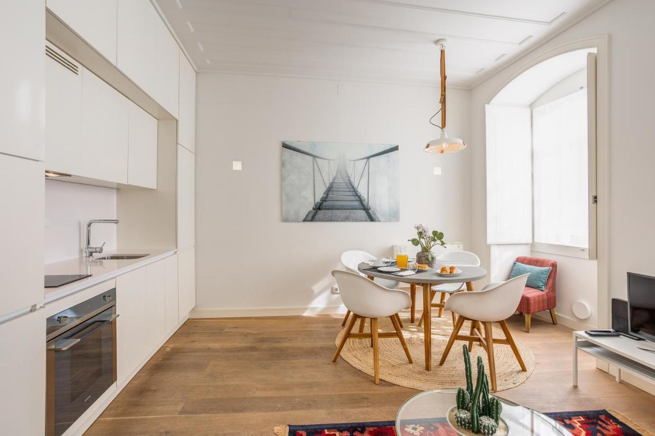 Chic Tailor Made Flat In Chiado Apartment Lisbon Luaran gambar