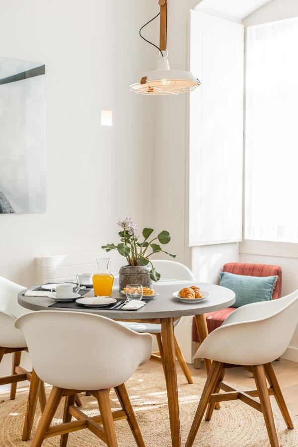 Chic Tailor Made Flat In Chiado Apartment Lisbon Luaran gambar