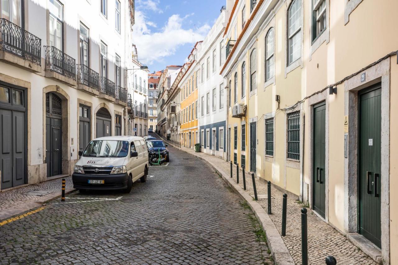 Chic Tailor Made Flat In Chiado Apartment Lisbon Luaran gambar