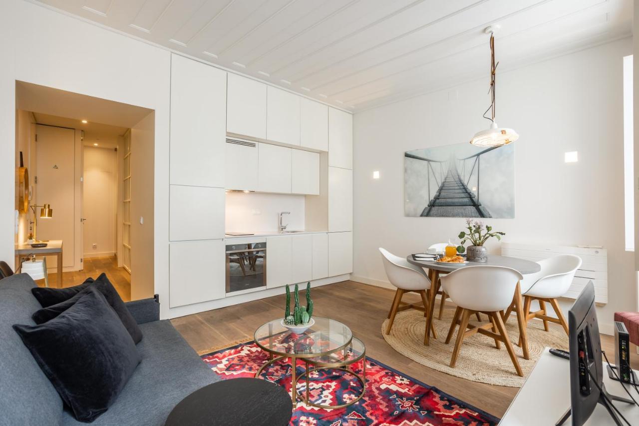 Chic Tailor Made Flat In Chiado Apartment Lisbon Luaran gambar